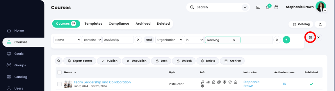 Pagina cu lista de cursuri care afișează un filtru salvat și pictograma de ștergere evidențiată