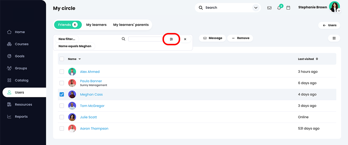 Pagina Utilizatori, Prieteni, care afișează butonul de filtrare evidențiat și zona de căutare deschisă