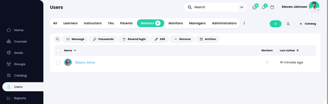 Utilizatori, pagina Mentori care afișează lista mentorilor