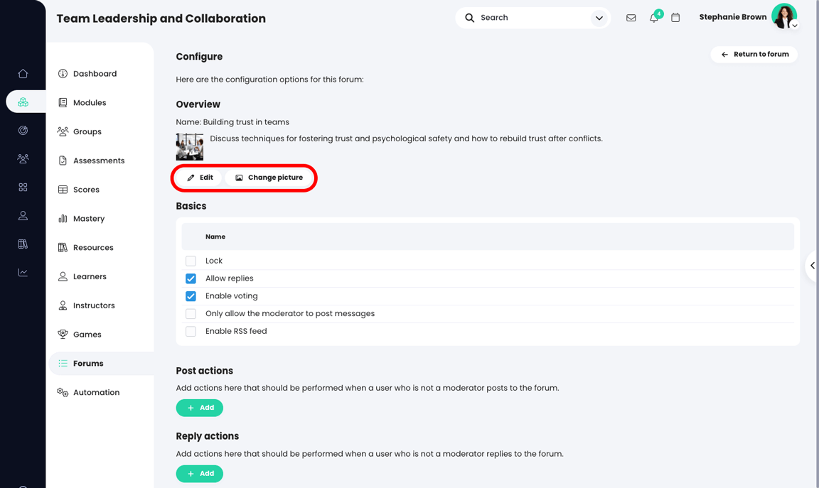 Page de configuration du forum avec les boutons Modifier et Changer l'image mis en évidence