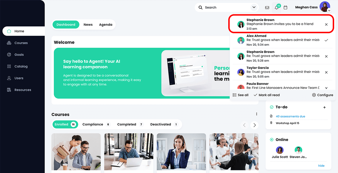 Meniul derulant pentru notificări este deschis și afișează o notificare de cerere de prietenie